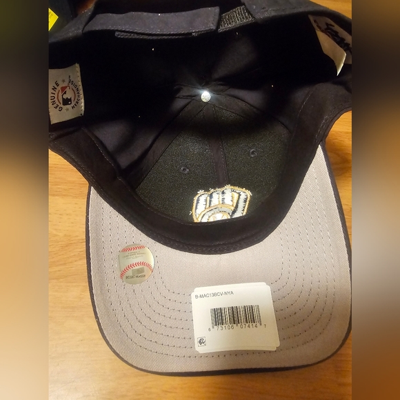 Milwaulkee Brewers baseball cap - Picture 4 of 4